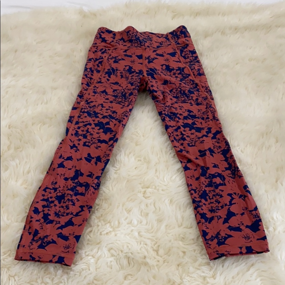 Lululemon size 4 yoga pants 7/8